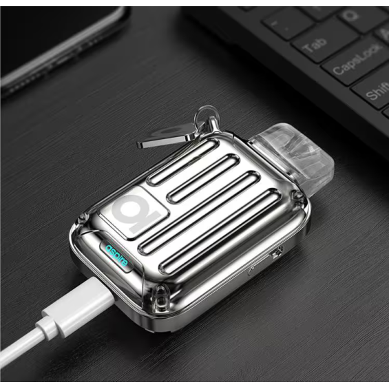 Aspire RiiL X Pod Mod krom gövde, şarj olurken yakın çekim.