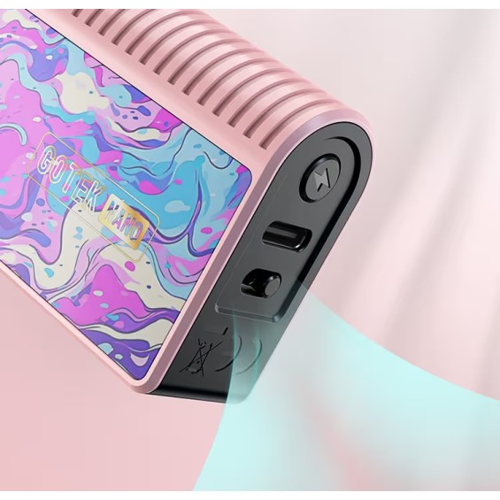 Aspire Gotek Nano Pod Mod pembe renkli, renkli desenli USB-C şarj portu.